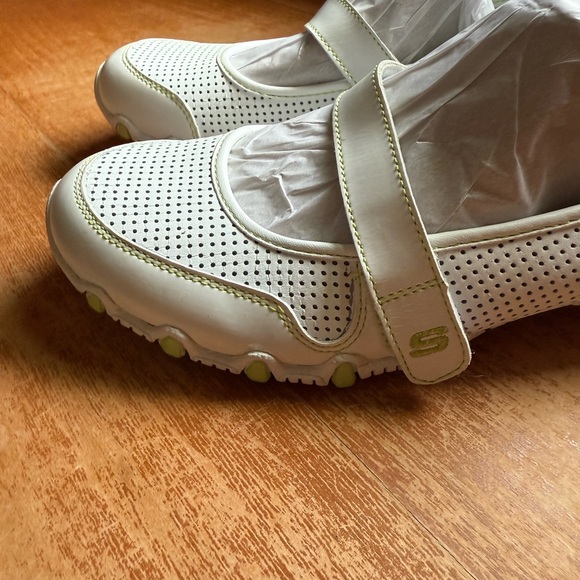 Y2K Skechers White and Green Sporty Mary Jane Sneakers - Picture 4 of 14